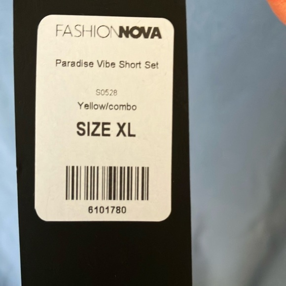 Fashion Nova: Multicolor Off-Shoulder Top and Shorts Set- Pockets- zipper- XL - Picture 4 of 16